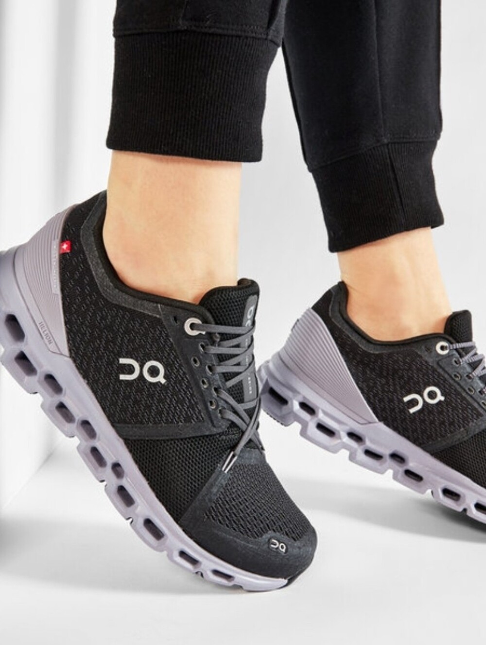 On Cloudstratus Women's Black/Lilac Size 7.5